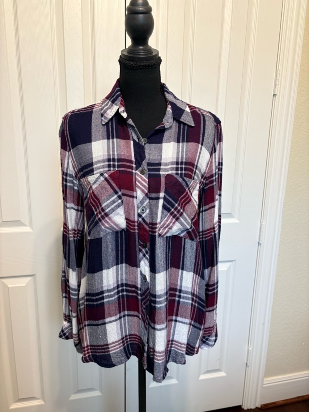 Laju Plaid Button-Up Shirt in Navy, Burgundy, and White